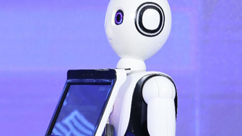 为全国顾客提供智能服务：红星美凯龙 联合 科大讯飞 推出 “美美” 智能机器人
