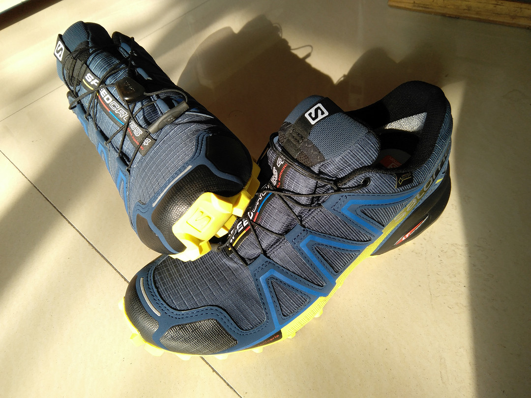 简评探路者大红PAO-F1越野跑鞋：实用，价低，减震与脚感极佳