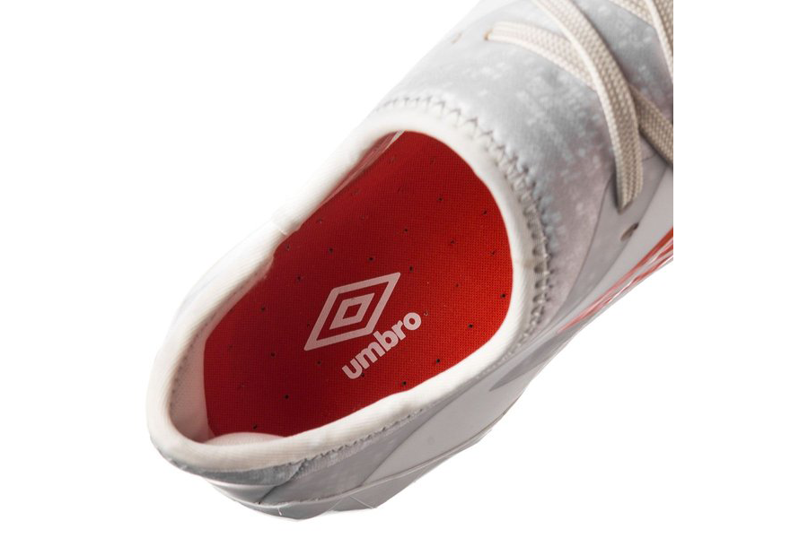 逆风飞翔：Umbro 茵宝 推出 Velocita 3 Pro FG 新款冬季配色版 足球鞋