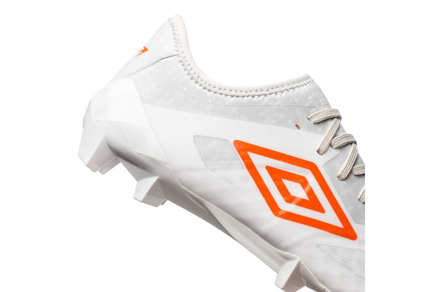 逆风飞翔：Umbro 茵宝 推出 Velocita 3 Pro FG 新款冬季配色版 足球鞋