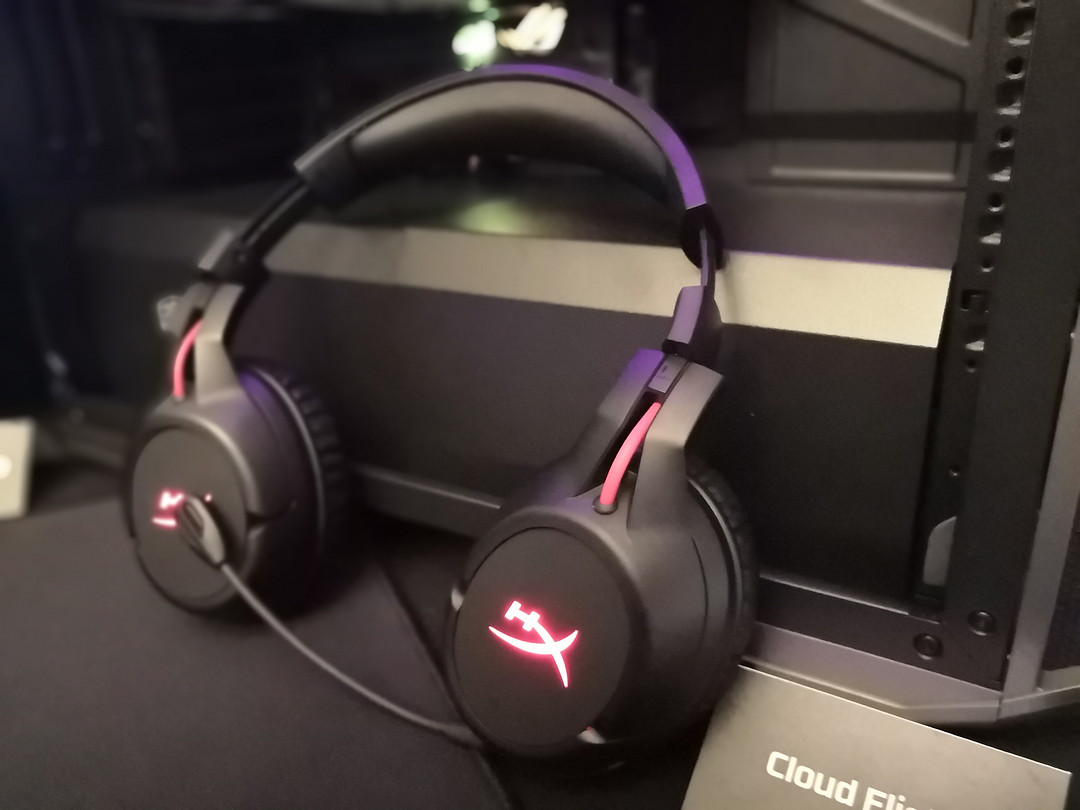 #CES2018新品速递#30小时续航、RGB幻彩：Kingston 金士顿 发布 HyperX Cloud Flight 耳机 和 Pulsefire Surge RGB鼠标