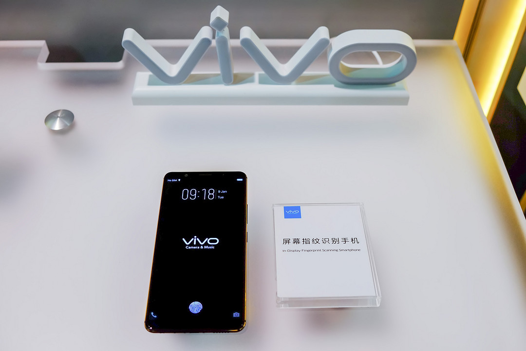 #CES2018新品速递#全球首款、确认量产：vivo 展示 vivo X20Plus屏幕指纹版 智能手机