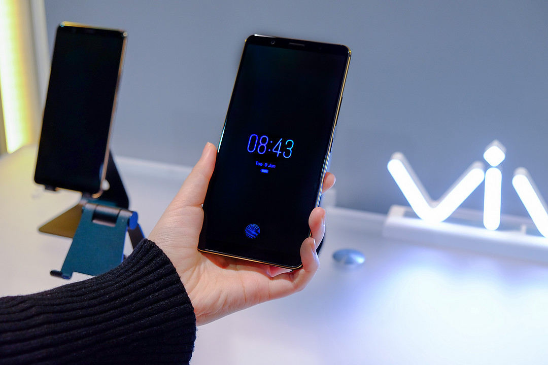 #CES2018新品速递#全球首款、确认量产：vivo 展示 vivo X20Plus屏幕指纹版 智能手机