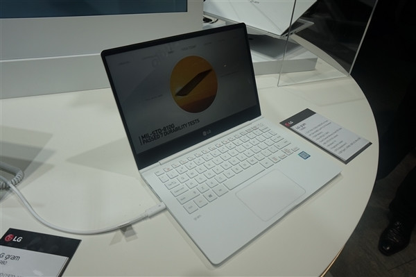 #CES2018新品速递#超轻薄、长续航:LG 发布