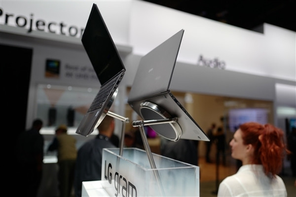#CES2018新品速递#超轻薄、长续航:LG 发布