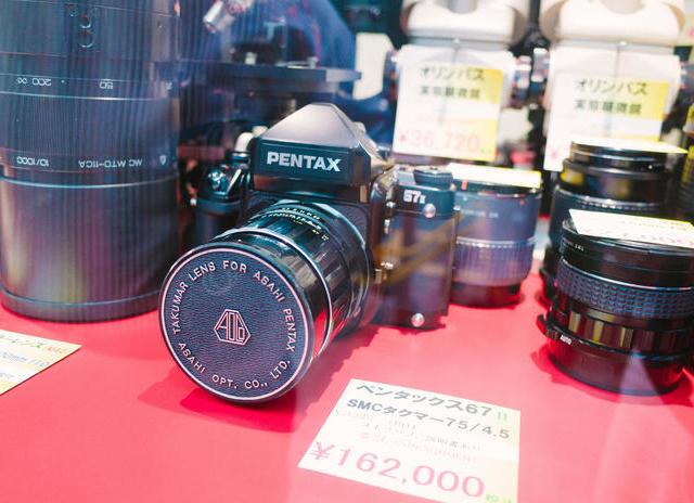 来日本怎么能不逛逛中古相机店呢