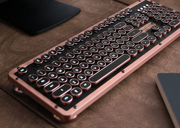 复古风格、内置6000mAh锂电池：AZIO 发布 第二代复古蓝牙键盘