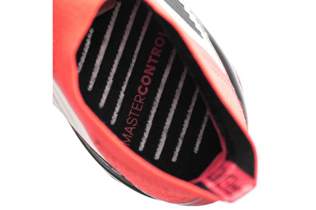 制霸天下：adidas 阿迪达斯 推出 新款配色版 Predator 18+ FG 足球鞋 