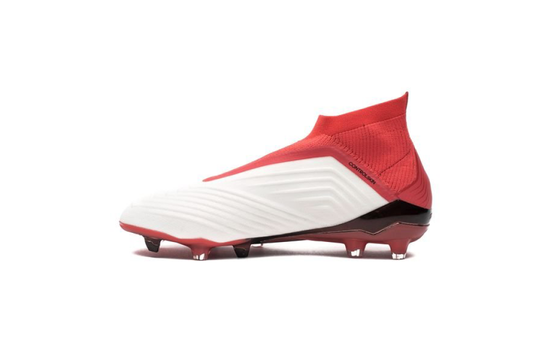 制霸天下：adidas 阿迪达斯 推出 新款配色版 Predator 18+ FG 足球鞋 