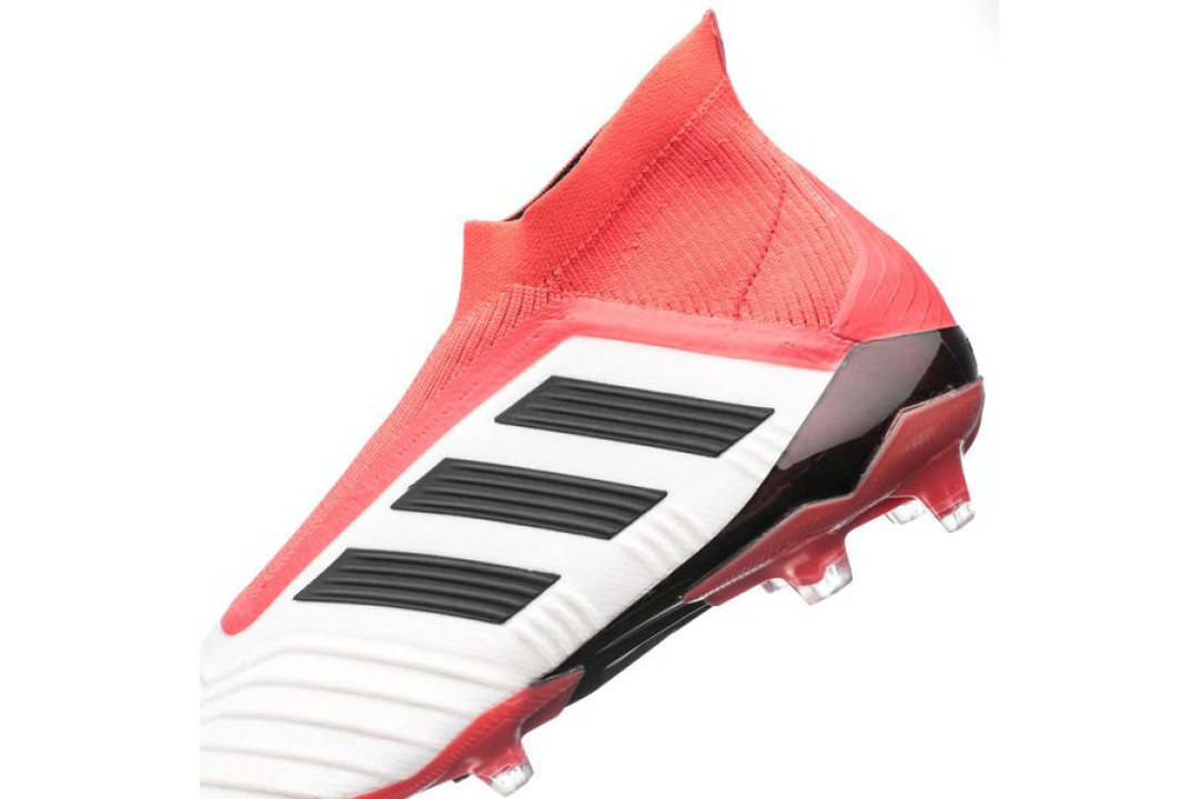 制霸天下：adidas 阿迪达斯 推出 新款配色版 Predator 18+ FG 足球鞋 
