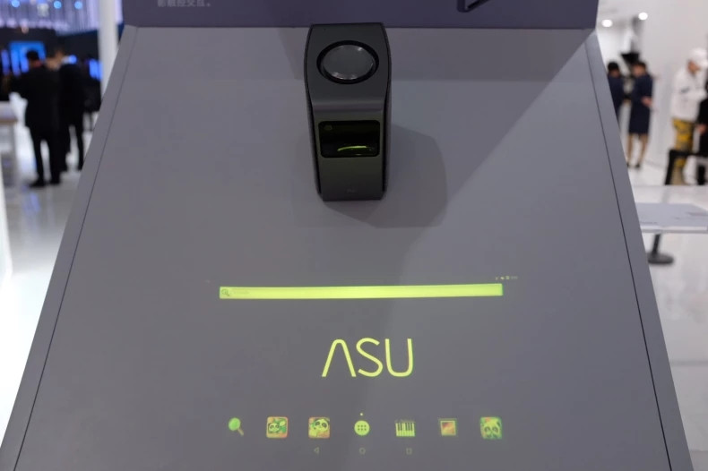 未来感十足的概念产品：Haier 海尔 即将推出 ASU Watch 智能手表与 ASU Touch 可触控投影仪