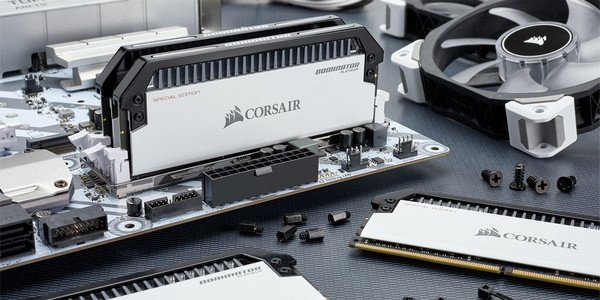 黑白撞色：CORSAIR 美商海盗船 发布 DOMINATOR PLATINUM CONTRAST DDR4-3466MHz “白金统治者”特别版