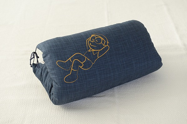 《哆啦A梦》情怀：能快速入睡的枕头 