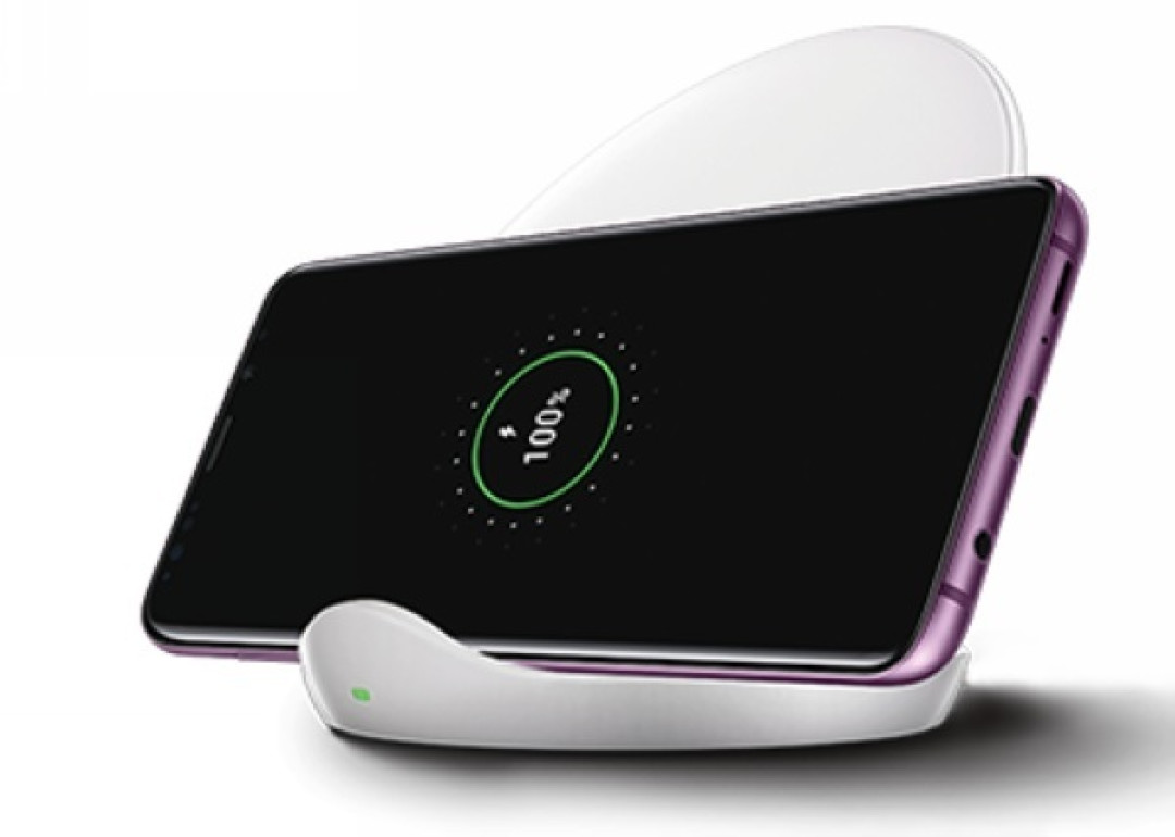 支持Qi无线快充:SAMSUNG 三星 发布 Galaxy Wireless Charger 无线充电底座