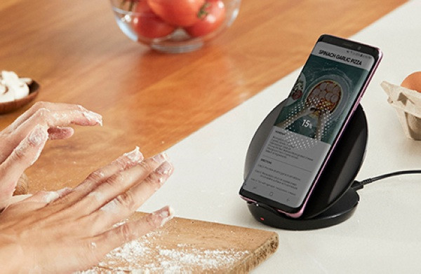 支持Qi无线快充：SAMSUNG 三星 发布 Galaxy Wireless Charger 无线充电底座