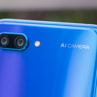 荣耀10 体验评测 — 极光变色机身、AI双摄真的好用？