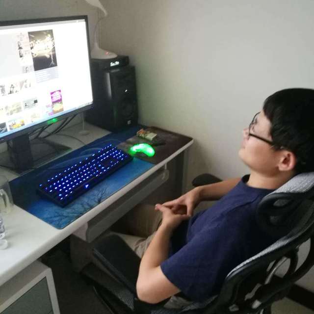 男人花点钱肿么辣：入手金豪+e人体工学椅