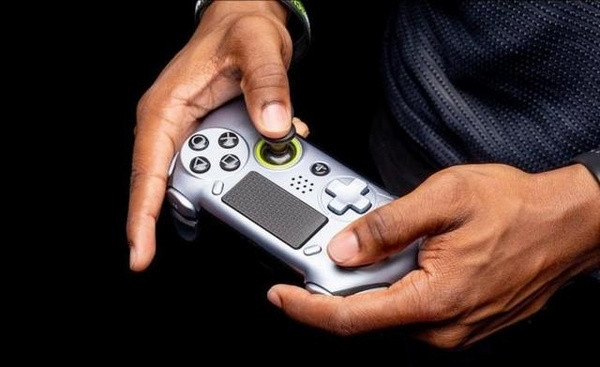 增加6按键、可更换外壳：SONY 索尼 发布 Scuf Vantage PS4 精英手柄