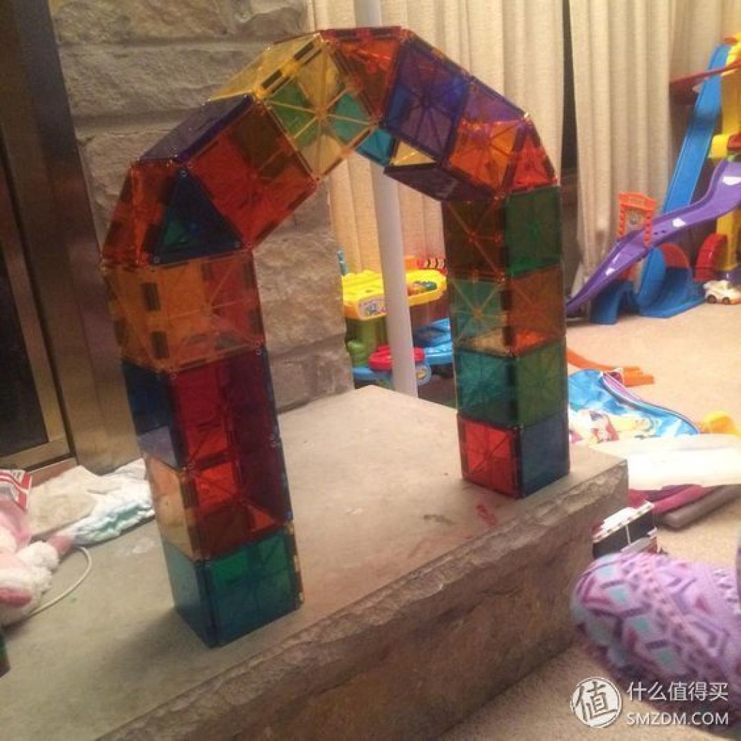 毛爸聊玩具：“光与影的魔术师”MT和Playmags的磁力片，天秤座该怎么选？