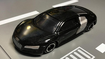 打折优惠凑单好物：TOMICA 多美卡 合金玩具车 AUDI 奥迪 R8 模型开箱