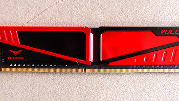 实用电脑周边 篇十：便宜的红色马甲—Team 十铨 火神系列 DDR4 2400 8G 红色 台式机内存