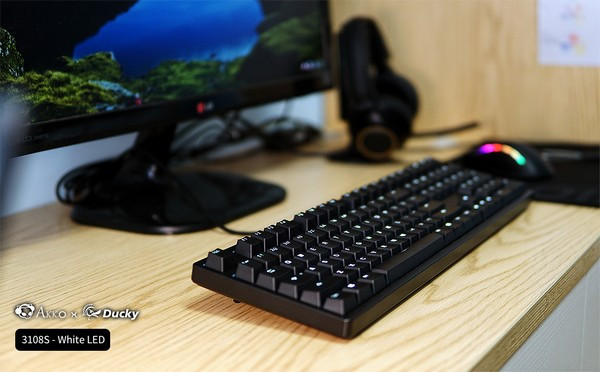 简约黑白、搭载Cherry MX银轴：Akko 艾酷 发布 新款 Ducky 3108S 白光版 机械键盘