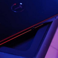 「旗舰」坚果R1开箱，红蓝荧光照亮细细的红线