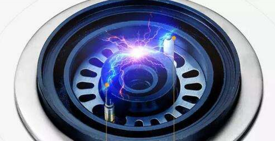 离子感应式是利用燃气在燃烧时的火焰带有单向导电特性的离子,点火后