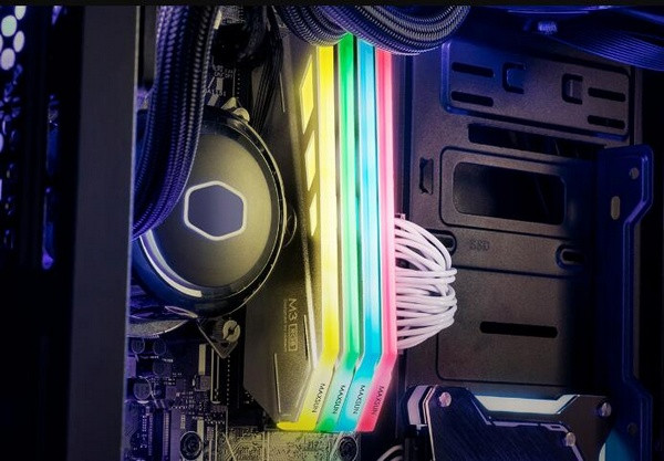 RGB幻彩、造型犀利：MAXSUN 铭瑄 发布 M3 DDR4 RGB“复仇者”内存