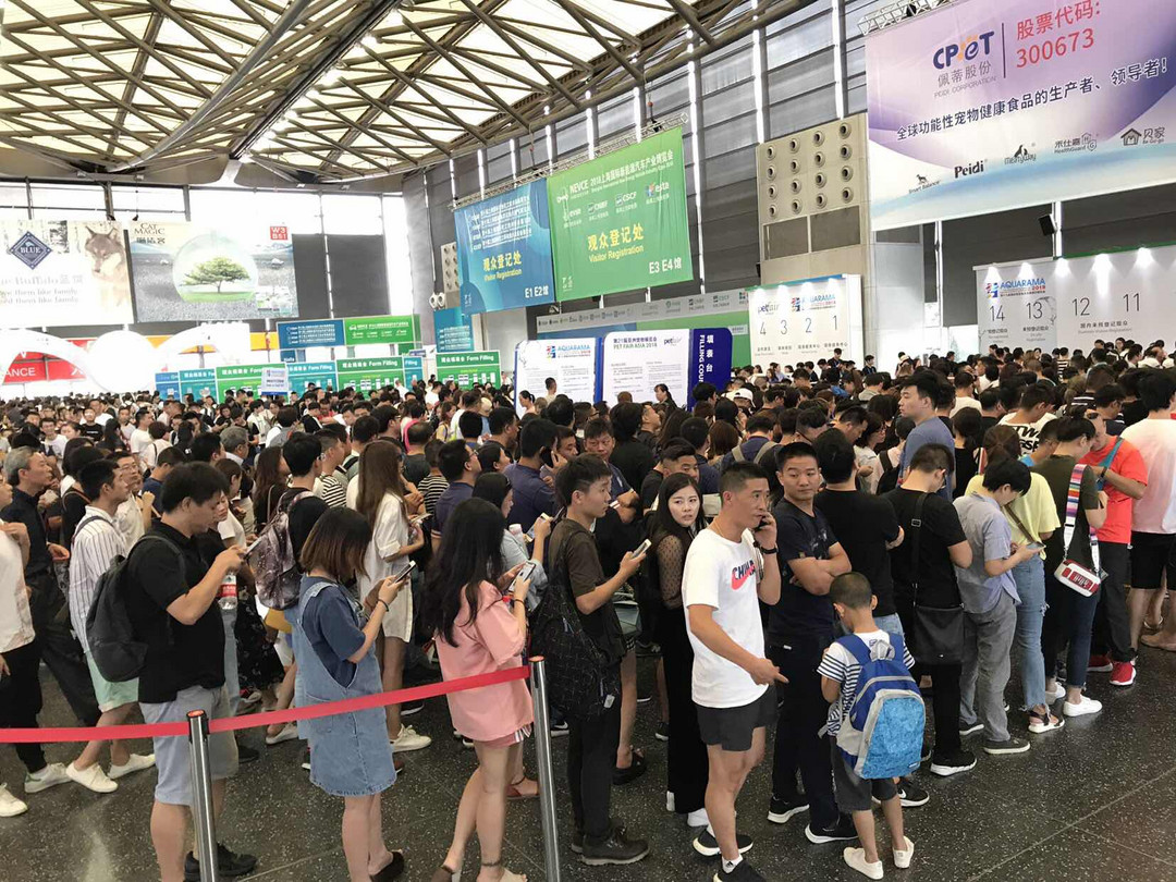 展会资讯：2018亚洲宠物展专业日首日开放 引万人入场