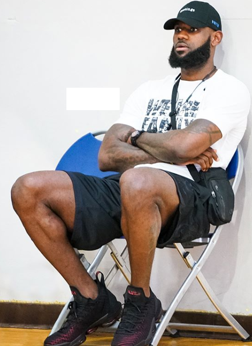 詹姆斯亲自曝光：NIKE LeBron 16 签名篮球鞋