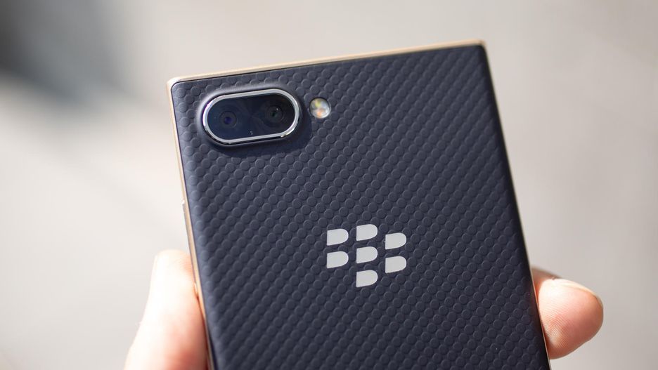 BlackBerry 黑莓 发布 KEY2 LE 智能手机，更便宜轻巧的全键盘商务机