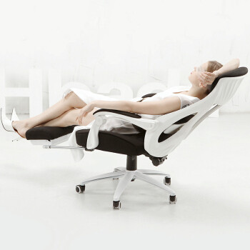 用贝壳做的椅子，海浪撑起你的身体，坐起来真舒服