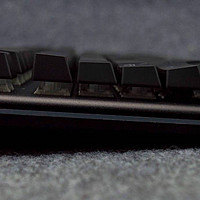 金属外壳+RGB流光灯带—Hyeku 黑峡谷 GK757B 机械键盘