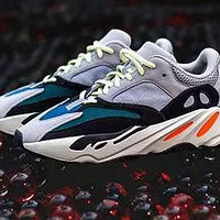 【首发】你和椰子只差这一步！YEEZY BOOST 700 经典开箱