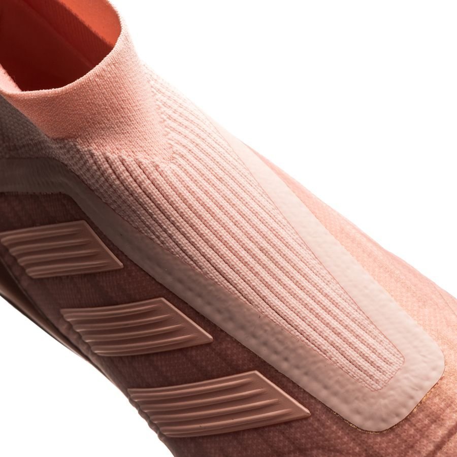 光之魅影：adidas 阿迪达斯 推出 Spectral Mode Pack版 Predator 18+FG/AG 足球鞋