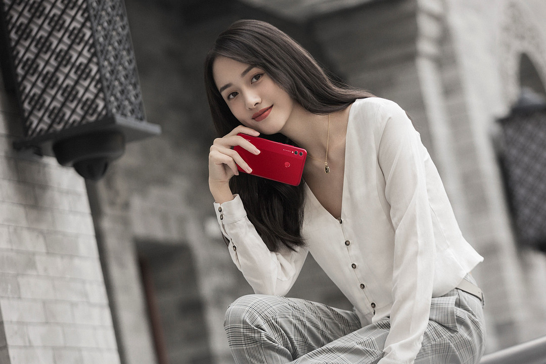 AI多场景优化、时尚魅焰红版：Honor 荣耀 荣耀8X系列 智能手机 携手网红papi酱今日首发