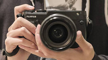 亮骚机 篇四：超轻超小到超乎想象！富士中画幅相机GFX50R上手试拍！ 