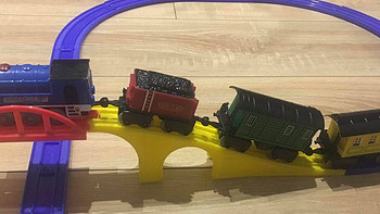 黄毛小儿的玩具 篇二：欢乐反斗城电动遥控小火车开箱
