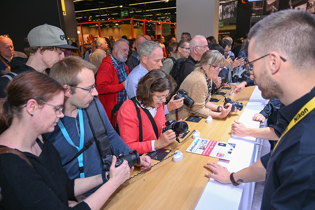 Photokina2018:尼康展台水泄不通只为前来体验Z 7