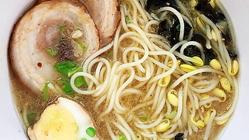 拴住你的小胃胃 篇一：国庆在家做了一碗豚骨拉面，假装自己去了一趟日本！ 