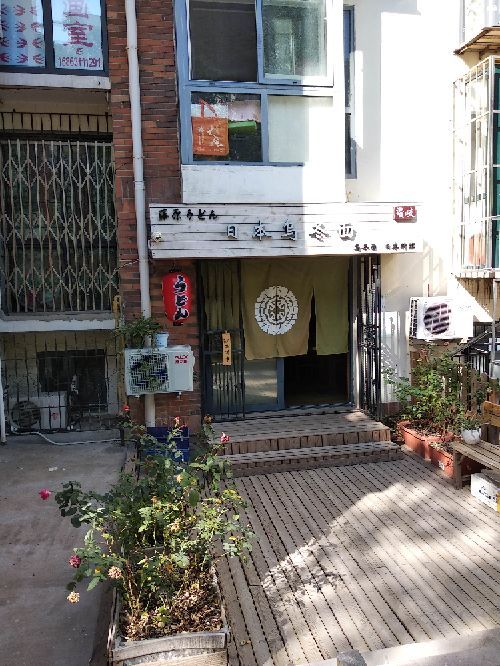 苍蝇馆子不苍蝇，深入0532最大居民区还需排号的小型川菜馆探店