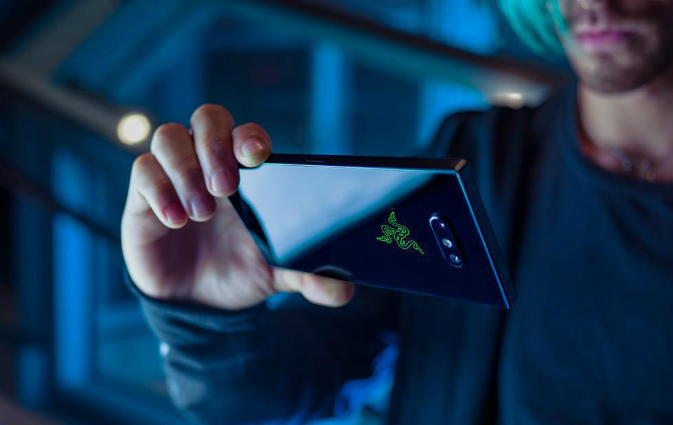 Razer 雷蛇 发布 Razer Phone 2 游戏手机，有了Chroma幻彩灯才叫真雷蛇