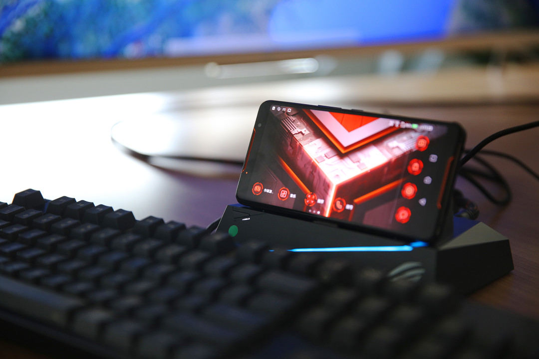 《到站秀》第219弹:ASUS 华硕 玩家国度 ROG Phone 游戏手机 电竞装甲限量版