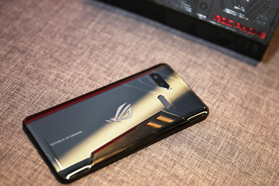 《到站秀》第219弹：ASUS 华硕 玩家国度 ROG Phone 游戏手机 电竞装甲限量版