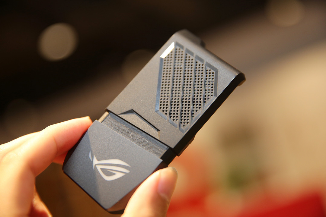 《到站秀》第219弹:ASUS 华硕 玩家国度 ROG Phone 游戏手机 电竞装甲限量版