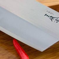 和大家分享这款价格亲民的日本藤次郎厨刀，切肉如切豆腐！