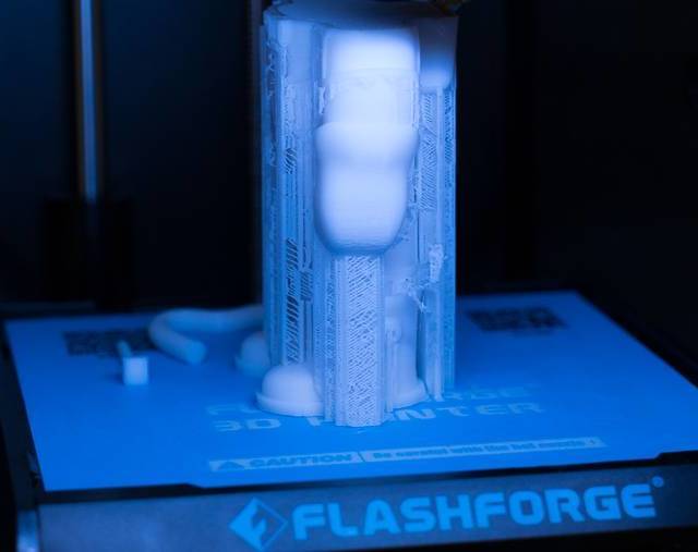 闪铸Finder发现者家用3D打印机开箱简评