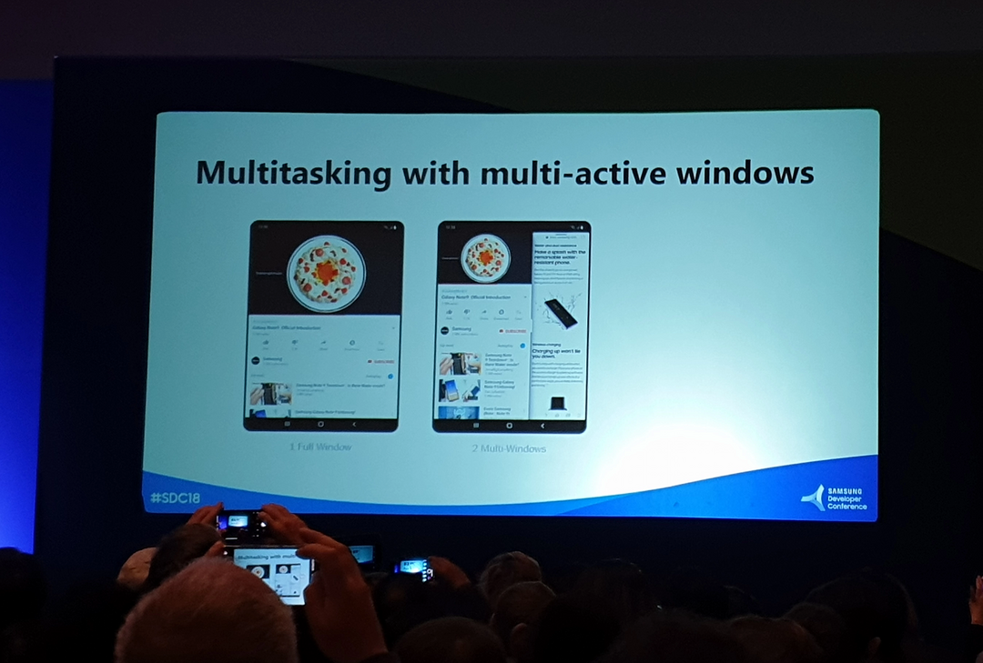 SAMSUNG 三星 展示 旗下首款可折叠屏幕手机原型机，内外双屏、手机平板合一