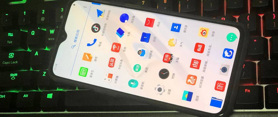 朋友给他女朋友推荐了一加手机：OnePlus 8T高配版开箱和使用体验